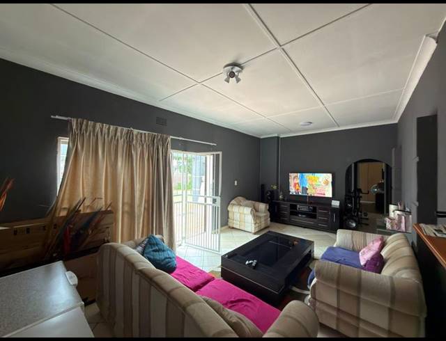 3 BEDROOM PROPERTY TO RENT IN PARKRAND